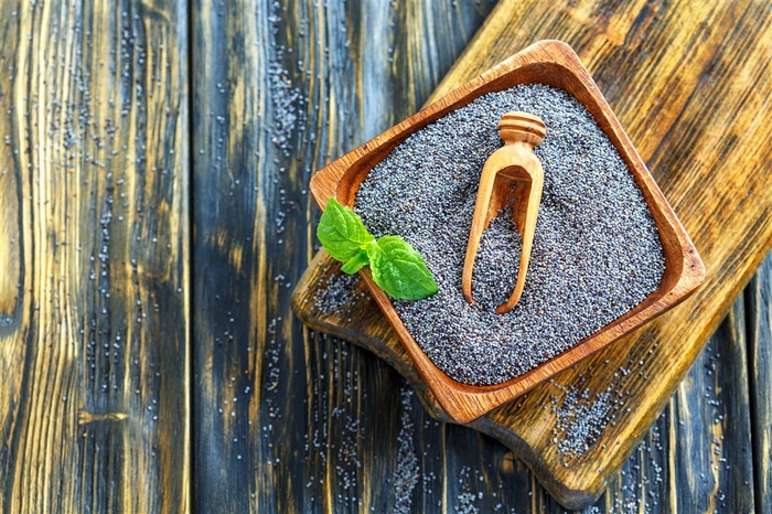 罂粟花种子和薄荷叶