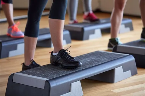 在运动房的人们