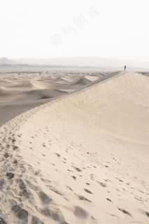 干旱缺水的沙漠摄影素材图