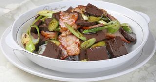 25 老腊肉炒鸭血 桥东大酒店