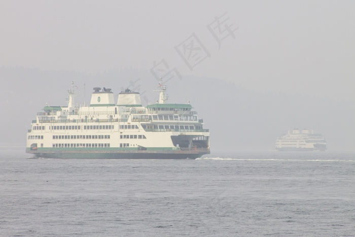 渡轮船只航行图片