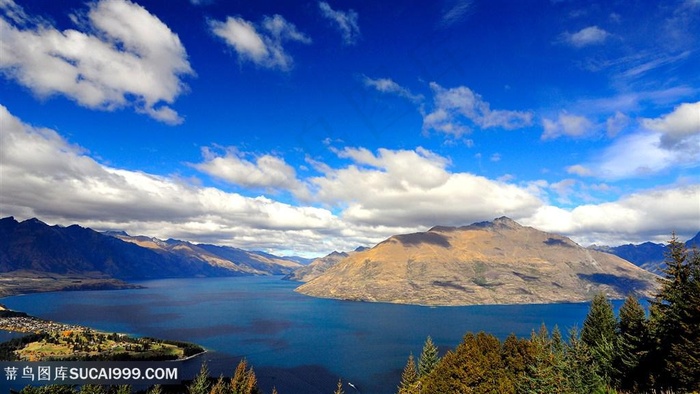 蓝天白云湖畔美景壁纸
