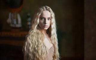 少女波浪长卷发图片