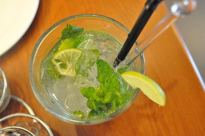 夏日冰块饮料图片