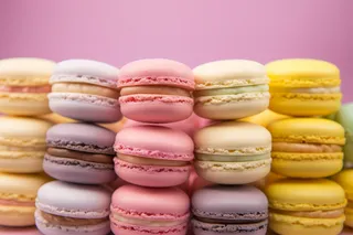 彩色马卡龙美食甜点摄影图