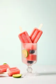 简约清爽冰淇淋夏天美食背景