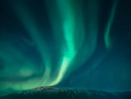 高清唯美抽象绿色夜空