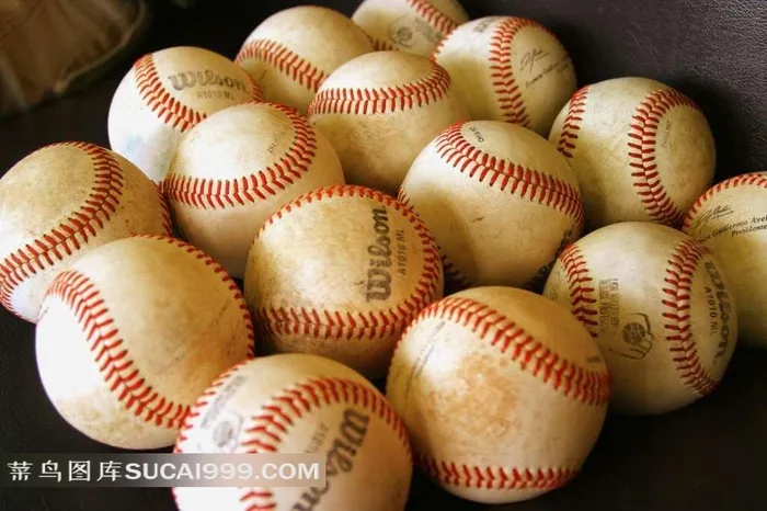 摆放整齐的棒球