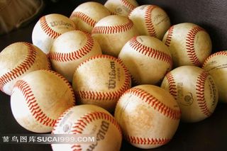 摆放整齐的棒球