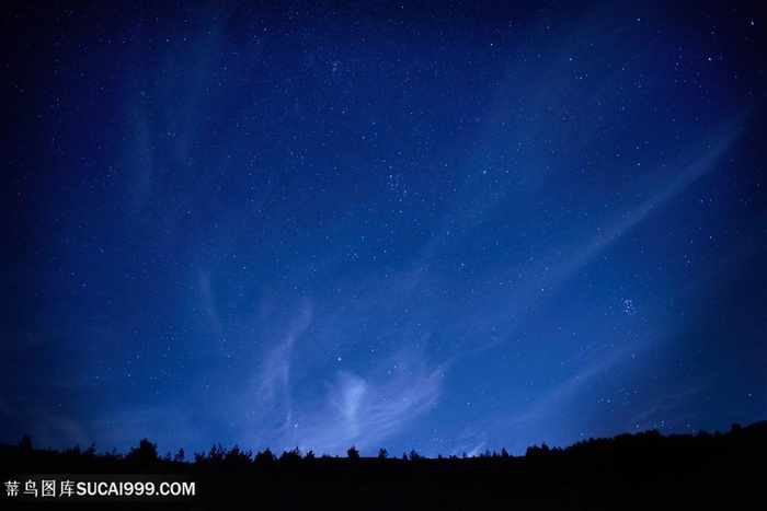 夜晚没有星星的天空图片