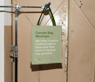 挂在三脚架样机上的免费帆布袋