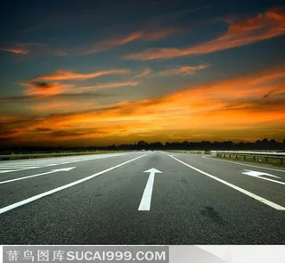 夕阳下的公路