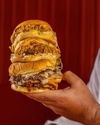 黄色美味汉堡摄影素材