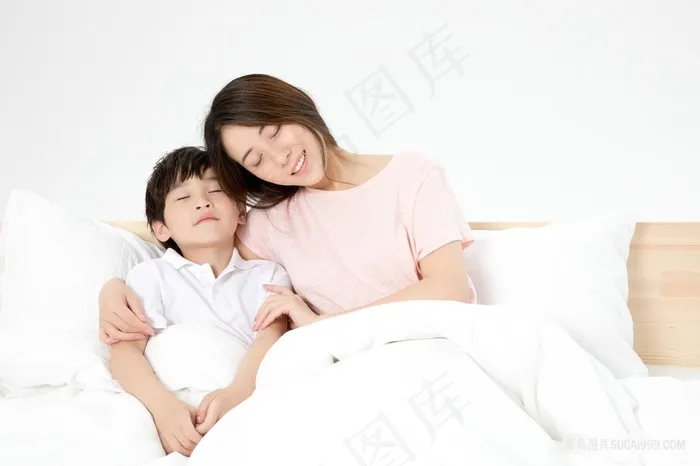 小男孩 幸福家庭 温馨家庭 温馨 职业女性 妈妈