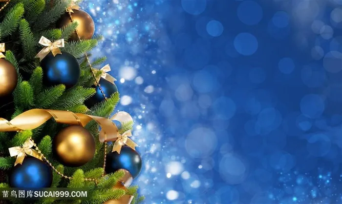 蓝色铃铛和金色铃铛挂在圣诞树上