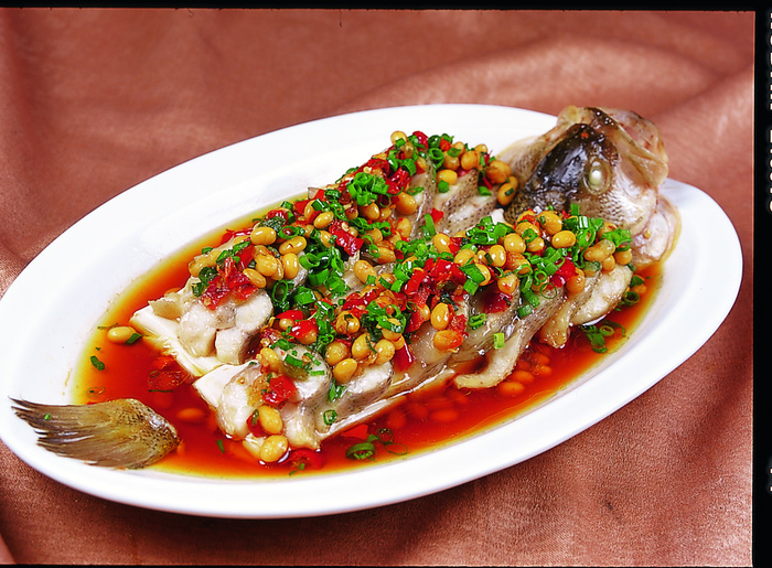 川菜湘菜高清菜谱 酱椒清蒸鲈鱼