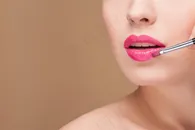 美女唇部化妆特写高清图片