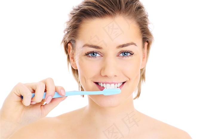 刷牙的美女高清图片