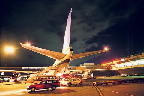 飞机场夜景高清图片