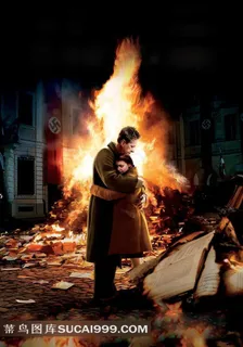 电影偷书贼海报之焚书大火前相拥的父女