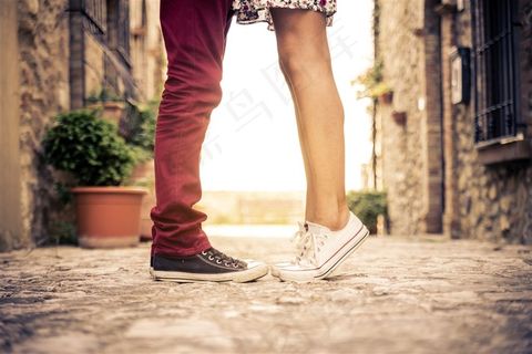 恋人只露出脚的高清图片