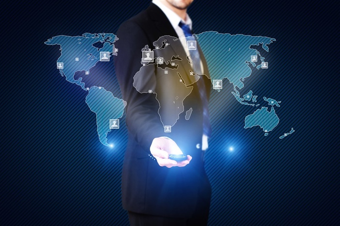 商务人士与世界地图素材高清图片