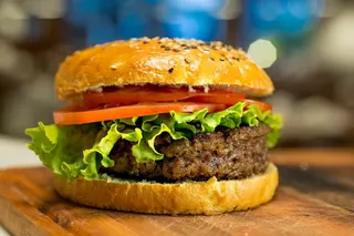 黄色美味汉堡摄影素材