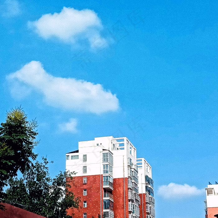 简约动漫风晴天白云照