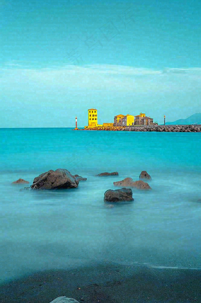 夏日海边海景蓝色清新海水游玩度假，大暑小暑(896x1344)