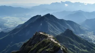 登山群山叠嶂风光摄影图 