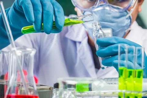 正在研究的科学人员 正在研究的科学人员