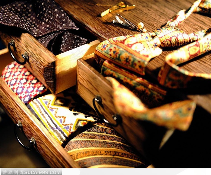 静物-抽屉里各色男士领带