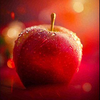 红苹果新鲜特写水珠，圣诞平安夜，水果美食，温馨摄影图