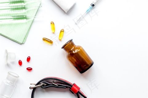玻璃瓶和鱼肝油等