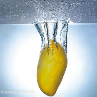 水中的芒果素材