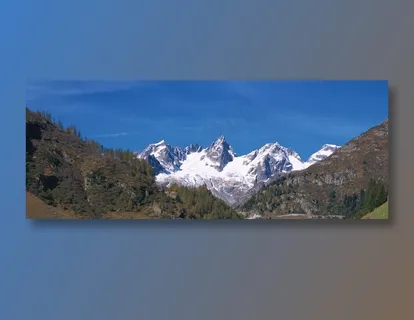 蓝天下山岭间的雪峰 蓝天下山岭间的雪峰
