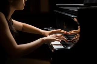 钢琴演奏场景摄影背景