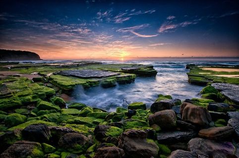 唯美高清日出海边礁石风景图片 唯美高清日出海边礁石风景图片