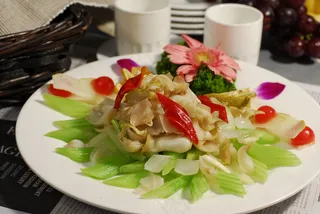  西芹百合炒螺片