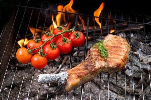 碳烤番茄牛排美食西餐图片 碳烤番茄牛排美食西餐图片