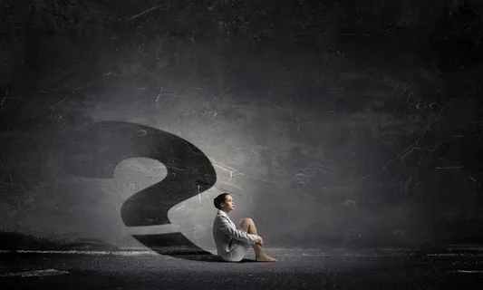 问号和国外美女