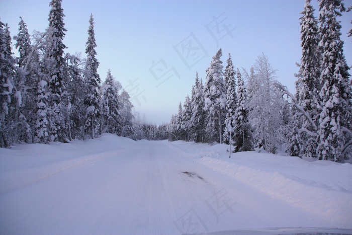 寒冬道路积雪图片