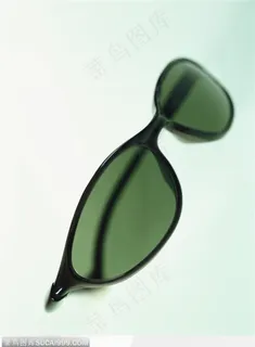 时尚用品-斜放的墨绿色墨镜