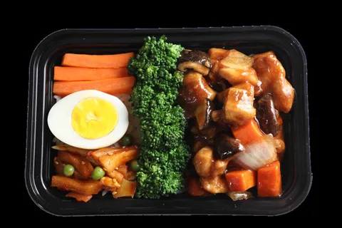 香菇滑鸡快餐盖浇饭产品成品高清大图餐盒装夜市小吃免扣