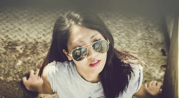 黑色墨镜美女图片 黑色墨镜美女图片