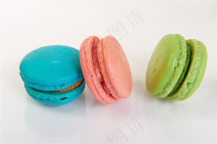 三颗彩色马卡龙