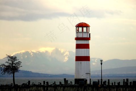 海岸灯塔景观图片