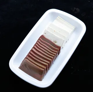 火锅菜品配鸭血豆腐