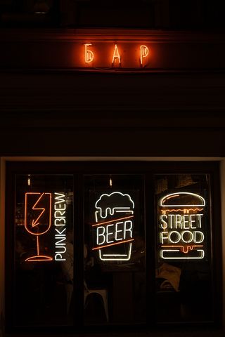 酒吧霓虹灯招牌图片