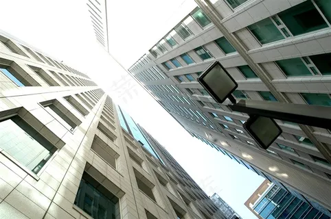 仰视高楼大厦